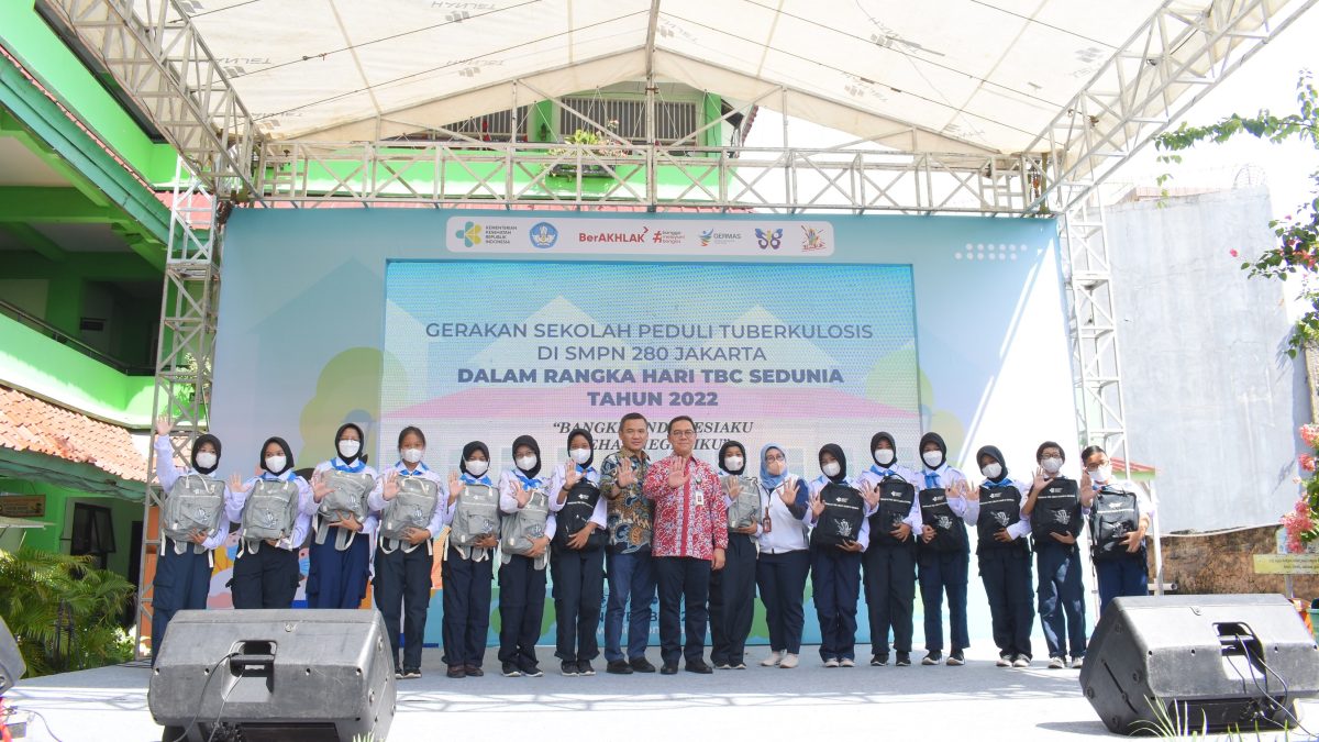 Pengukuhan Duta TBC dalam Rangka Gerakan Sekolah Peduli TBC di SMPN 280 Jakarta